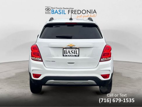 Used 2022 Chevrolet Trax LT w/ LT Convenience Package image 4