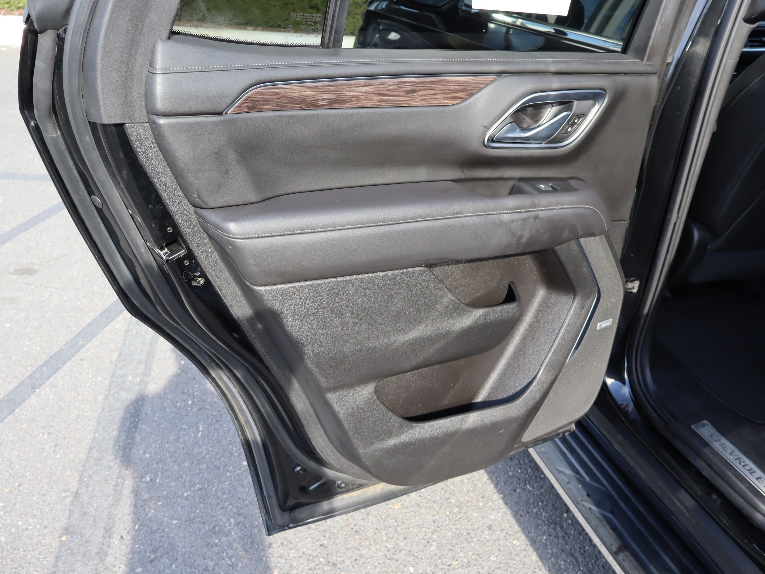 Used 2021 Chevrolet Tahoe LT w/ LT Signature Package RWD image 32