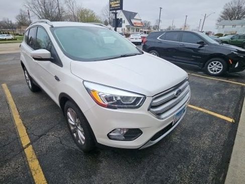Used 2017 Ford Escape Titanium image 3