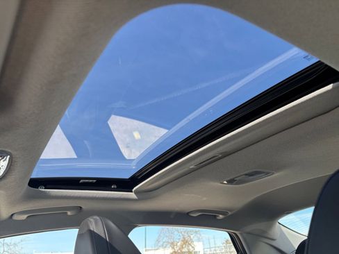 Used 2025 Hyundai Elantra Limited image 30