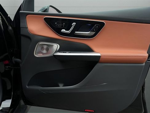 Used 2023 Mercedes-Benz GLC 300 4MATIC w/ Exclusive Trim Package image 38