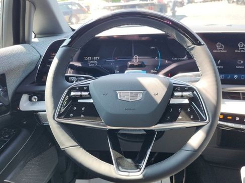 New 2025 Cadillac Optiq Luxury 2 image 31
