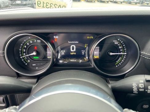 Used 2022 Jeep Wrangler Unlimited Sahara image 19