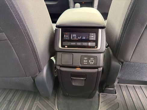 Certified 2025 Subaru Ascent Premium image 23