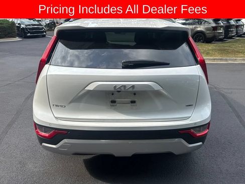 Used 2024 Kia Niro EX FWD image 14