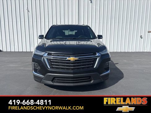 Used 2023 Chevrolet Traverse LT image 2