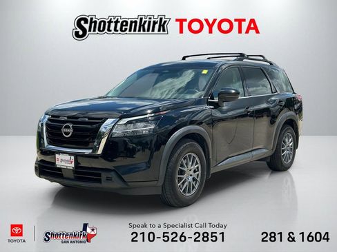 Used 2022 Nissan Pathfinder SV FWD image 1