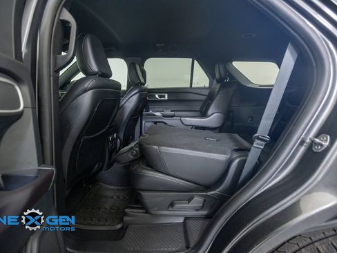 Used 2020 Ford Explorer XLT w/ Equipment Group 202A AWD/4WD image 30