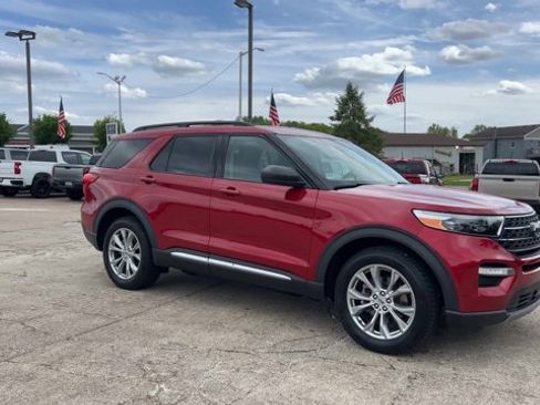 Used 2020 Ford Explorer XLT w/ Equipment Group 202A AWD/4WD image 2