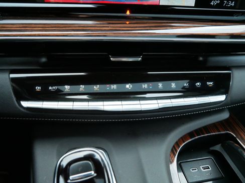 Used 2023 Cadillac Escalade Premium Luxury w/ Performance Package image 21