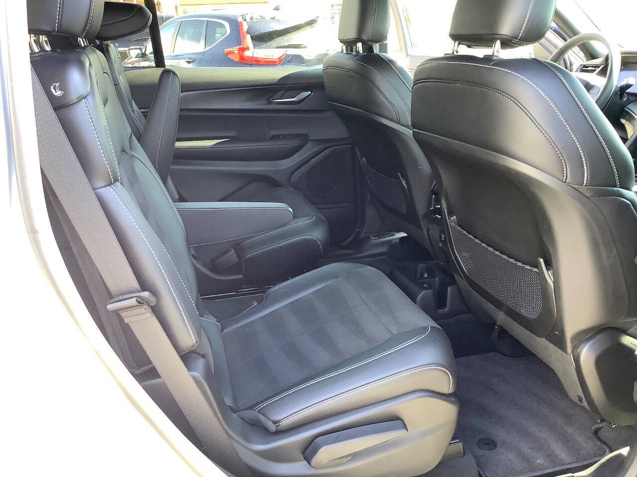 Used 2025 Jeep Grand Cherokee L Laredo AWD/4WD image 43