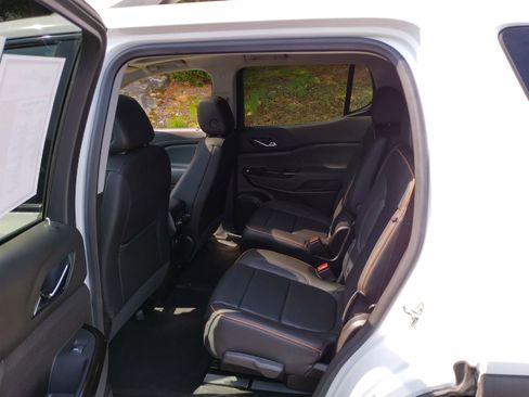 Used 2023 GMC Acadia AT4 w/ Technology Package image 22