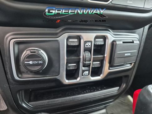 Used 2023 Jeep Wrangler Unlimited Sahara AWD/4WD image 18