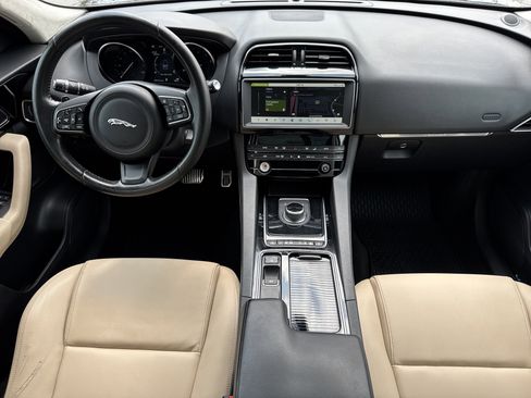 Used 2019 Jaguar F-PACE Premium AWD/4WD image 29