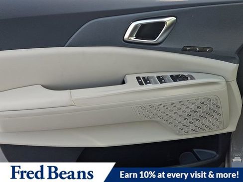 New 2026 Kia Carnival SX image 8