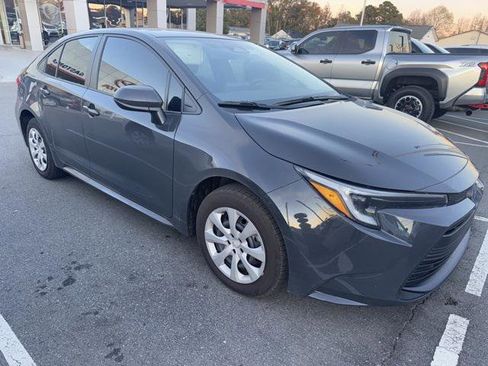 Certified 2025 Toyota Corolla LE image 1