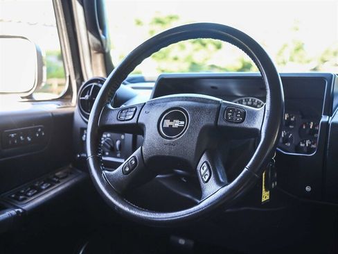 Used 2005 HUMMER H2 w/ Preferred Equipment Group image 23