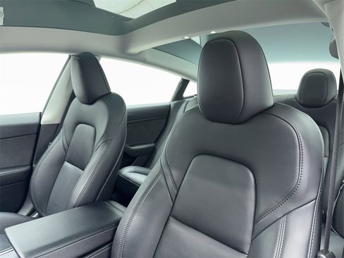 Used 2023 Tesla Model 3 Standard Range image 38