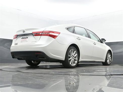 Used 2014 Toyota Avalon Limited image 11