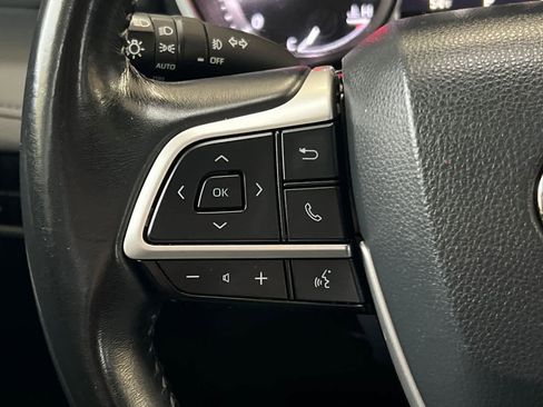 Used 2023 Toyota Highlander XLE image 27