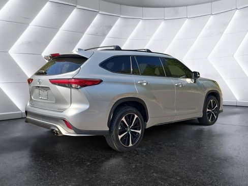 Used 2021 Toyota Highlander XSE AWD/4WD image 5