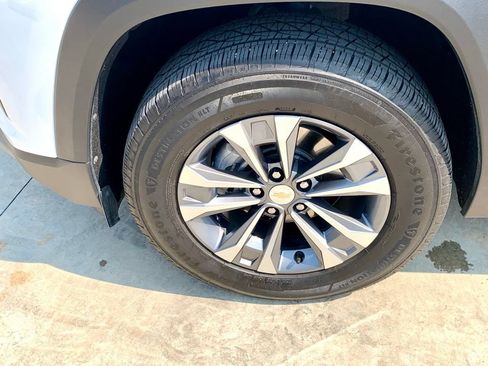 Used 2025 Chevrolet Equinox LT FWD image 9