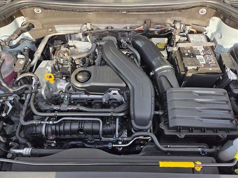 New 2026 Volkswagen Taos SE image 16