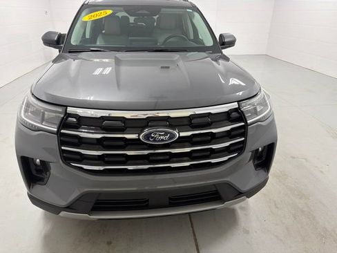 Used 2025 Ford Explorer Active w/ Active Comfort Package AWD/4WD image 3