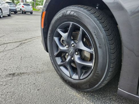 Used 2020 Chrysler Pacifica Limited w/ S Appearance Package FWD image 44