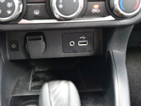 Used 2025 Nissan Versa SV FWD image 29