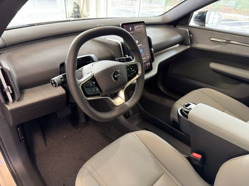 New 2026 Volvo EX30 Plus w/ Protection Package Premier image 14