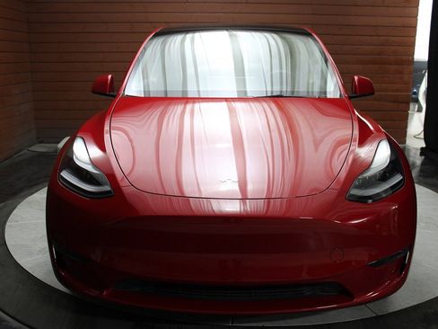 Used 2022 Tesla Model Y Performance image 34