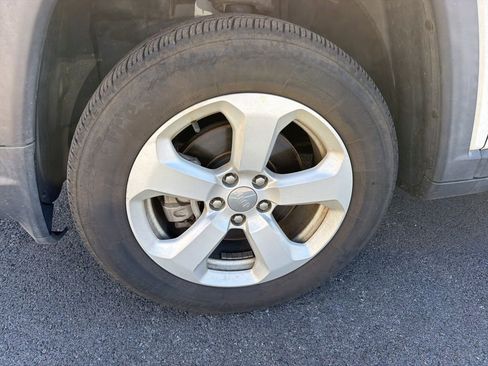 Used 2019 Jeep Compass Latitude w/ Popular Equipment Group AWD/4WD image 17
