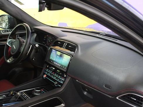 Used 2019 Jaguar F-PACE R-Sport AWD/4WD image 12