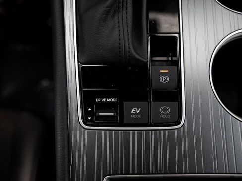 Used 2025 Toyota Sienna LE image 23