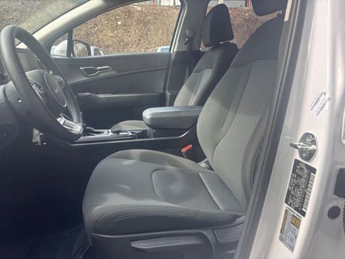 Used 2025 Kia Sportage LX image 35