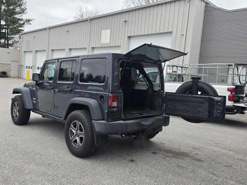 Used 2017 Jeep Wrangler Unlimited Sport w/ Quick Order Package 24S AWD/4WD image 9