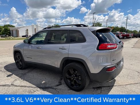 Used 2018 Jeep Cherokee Limited w/ Luxury Group AWD/4WD image 7