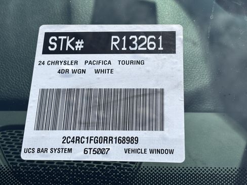 Used 2024 Chrysler Pacifica Touring FWD image 30