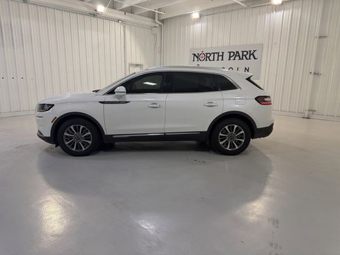 Used 2023 Lincoln Nautilus AWD w/ Premium Package image 2