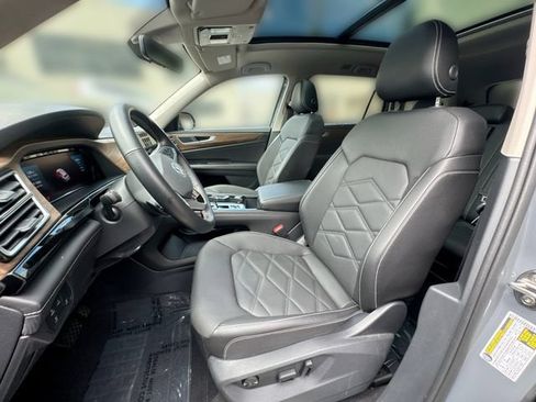 Certified 2025 Volkswagen Atlas SE FWD image 14