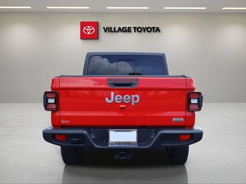 Used 2020 Jeep Gladiator Overland AWD/4WD image 4