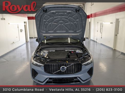 Certified 2024 Volvo XC60 B5 Plus w/ Protection Package Premier AWD/4WD image 25