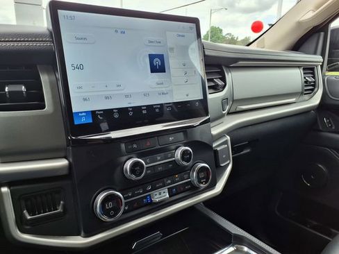 Used 2024 Ford Expedition Max XLT image 26