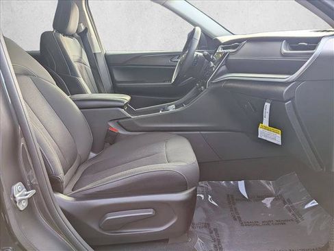 Used 2023 Jeep Grand Cherokee Laredo w/ Luxury Tech Group I AWD/4WD image 22