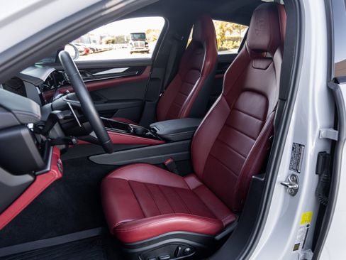 Used 2024 Porsche Panamera 4 image 5