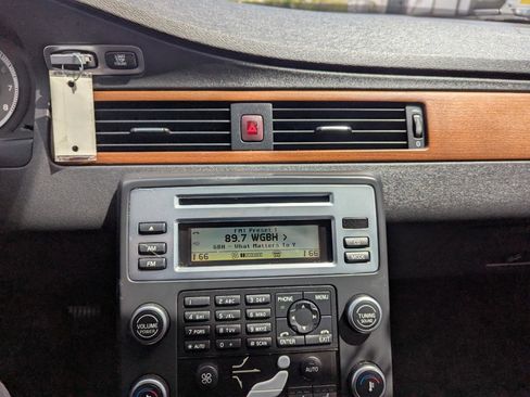 Used 2010 Volvo XC70 3.2 image 22