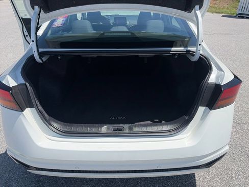 Used 2025 Nissan Altima 2.5 SV FWD image 22