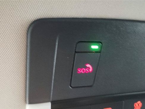 Used 2025 Nissan Pathfinder SL FWD image 34