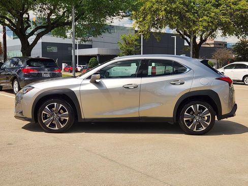 Used 2019 Lexus UX 200 w/ Premium Package image 4